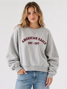 American Eagle Oversized Crewneck Sweatshirt 🤍❤️